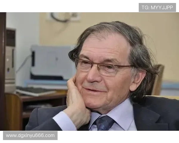 亚当斯的传奇人生与影响力探讨：从科学家到社会活动家的转变之路