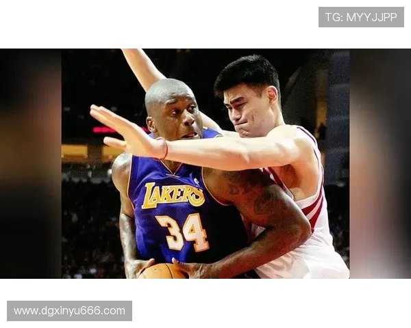 姚明与奥尼尔对决谁能胜出一场篮球巨星的巅峰对抗赛