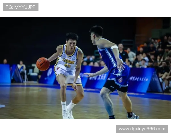 浙江广厦与北京首钢季前赛精彩对决展现篮球魅力与团队精神