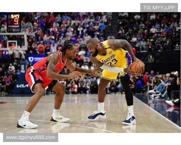 湖人对快船精彩对决回顾昨日比赛数据分析与亮点总结