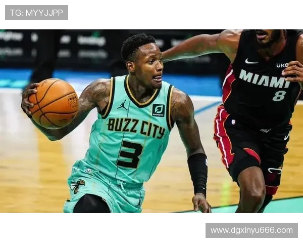 特里罗齐尔在NBA赛场上的成长与挑战解析 特里罗齐尔在NBA赛场上的成长与挑战解析