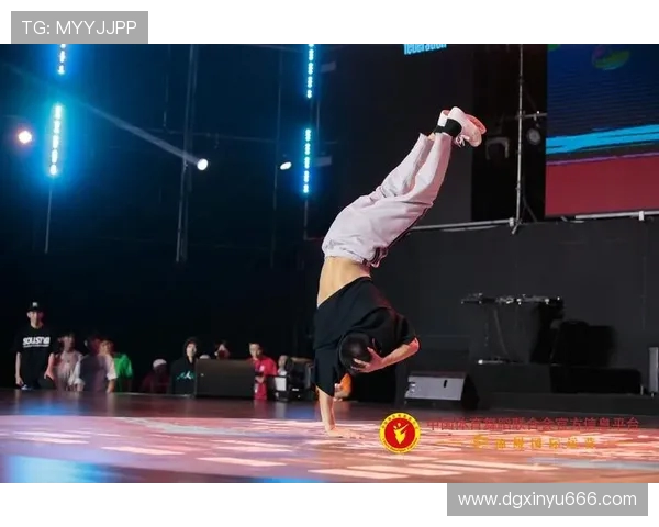 南京街舞队在世界攀岩锦标赛中以81分领先其他队伍展现强大实力