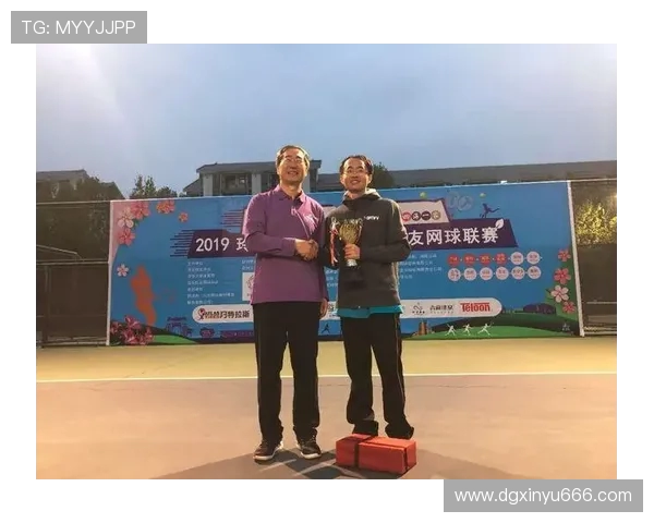 成都网球队成长之路：从青涩少年到网球精英的奋斗历程